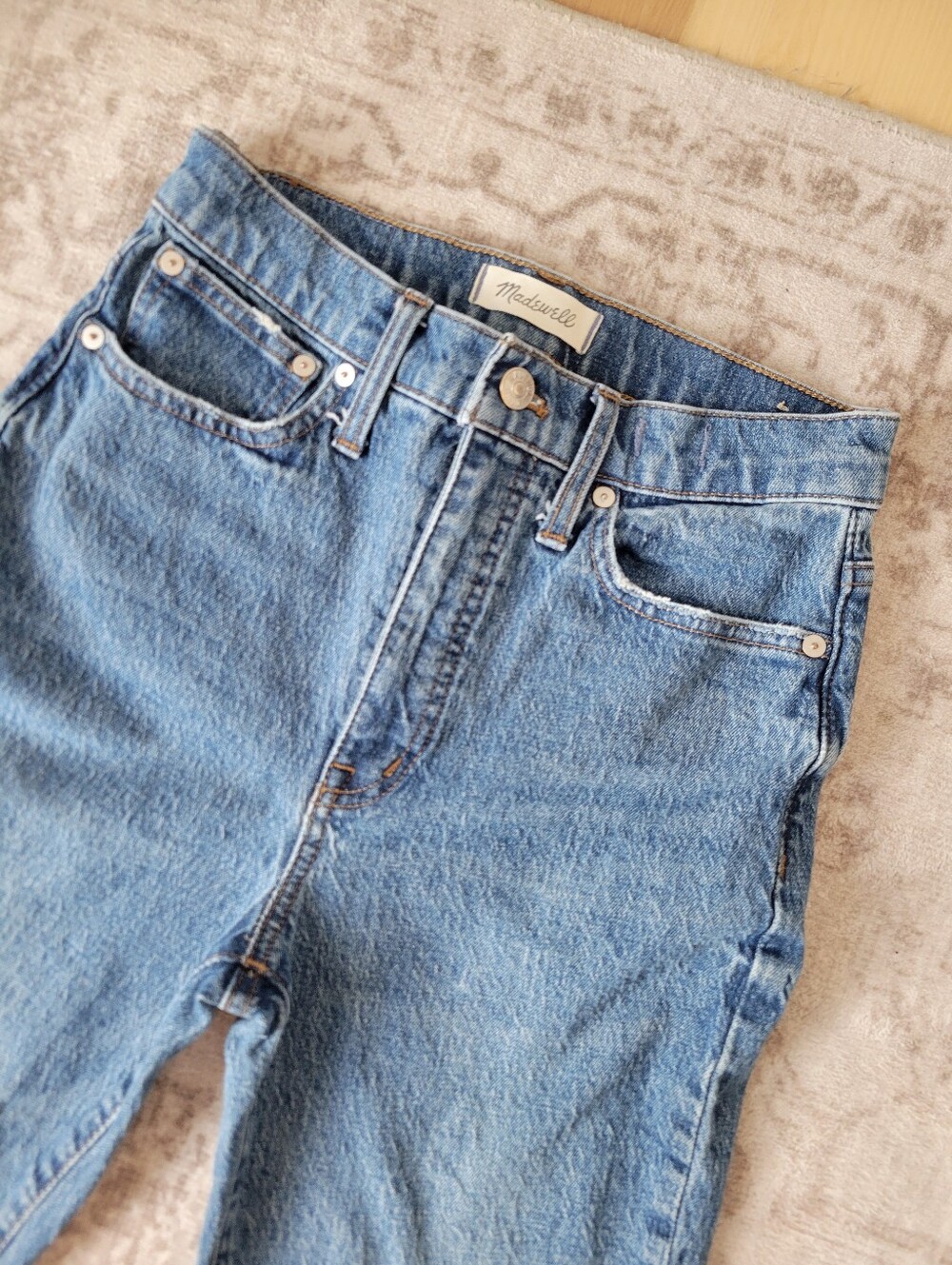 Madewell Women 25 Classic Straight Jeans High Rise Medium Wash Light Distressing - Picture 2 of 7